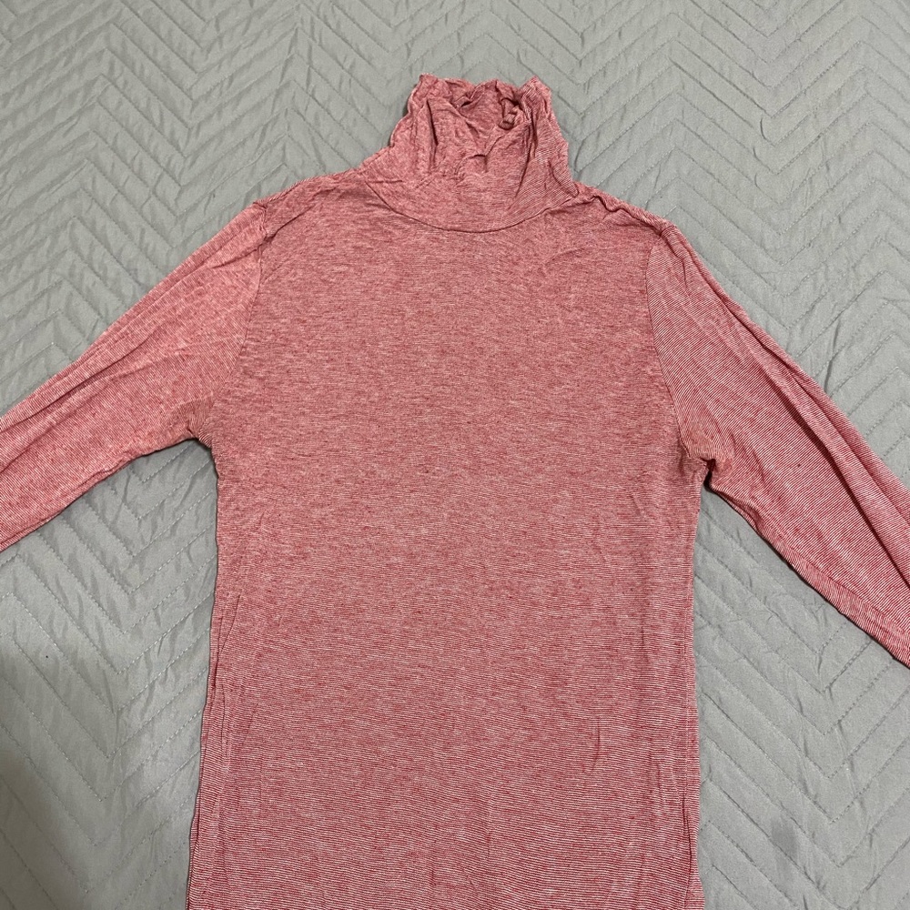 Light turtle neck